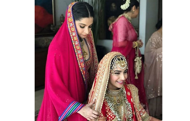 দিদি রিয়া কাপুরের সঙ্গে সোনম কাপুর।