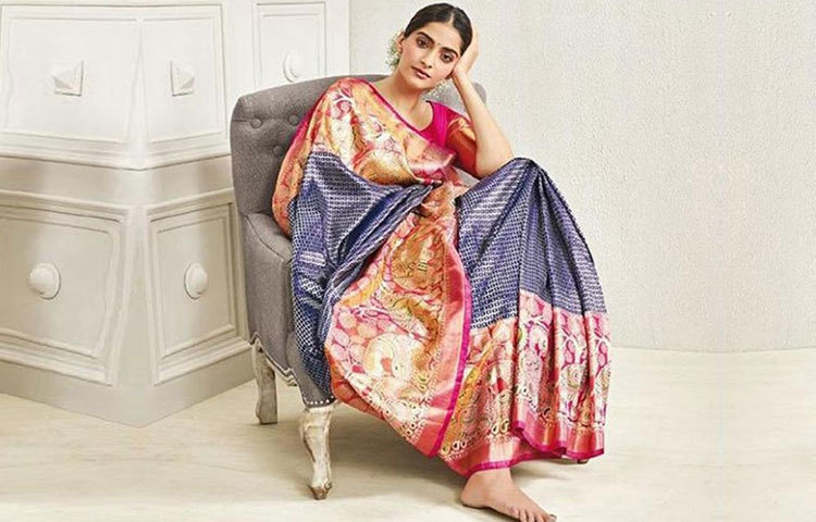 নববধূর সাজে। আর কদিন পরেই বাস্তবে বধূ হবেন।