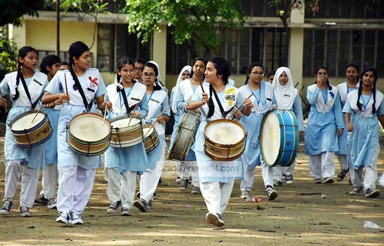 সাফল্যের এই আনন্দকে উদযাপন না করলে কী চলে! ছবি : বিপ্লব দিক্ষিৎ