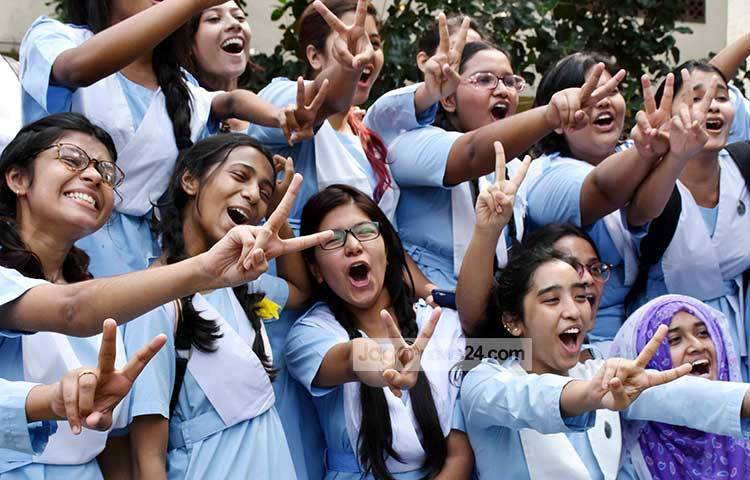 আহা কী আনন্দ আকাশে বাতাসে। ছবি : বিপ্লব দিক্ষিৎ