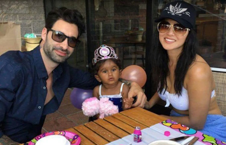 ক্যাপশনে লিখেছেন, ‘আমি শপথ করছি আমি আমার হৃদয়, আত্মা, শরীর সবকিছু দিয়ে জগতের সমস্ত খারাপ কিছু থেকে তোমাকে সুরক্ষিত রাখব। এমনকি আমার জীবন দিয়েও তোমায় সুরক্ষিত রাখব। এজগতের প্রত্যেকটা শিশুই যেন সমস্ত খারাপ জিনিস থেকে এভাবে সুরক্ষিত থাকে। সকলেই তাদের শিশুকে এভাবে আগলে রাখুন, তাদের যে এই খারাপ জিনিসগুলোর জন্য মূল্য না চোকাতে হয়।’