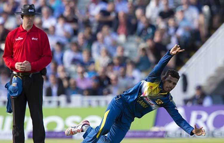 সুরজ রণদীভ : শ্রীলঙ্কার এই স্পিনারের প্রথমে নাম ছিল মহম্মদ মারশুক মহম্মর সুরজ। পরবর্তীতে নিজের ধর্ম এবং নাম পরিবর্তন করে তিনি।