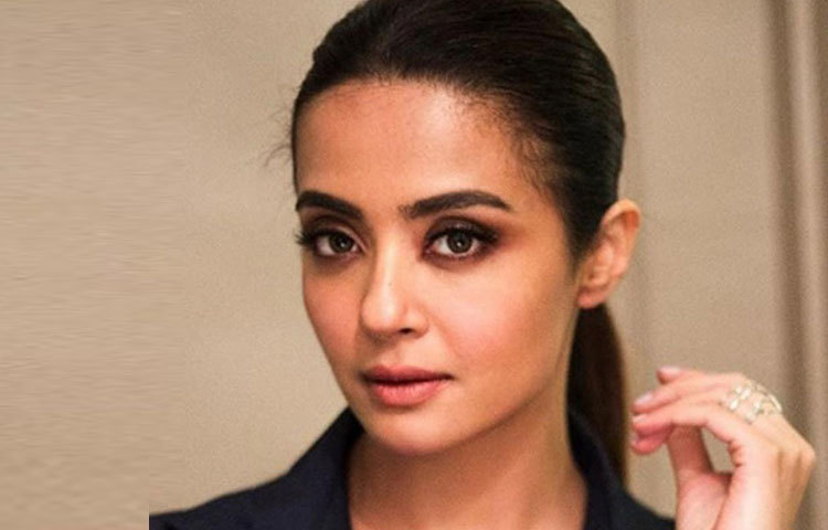 আপাতত কোনো ছবি হাতে রয়েছে কি-না জানা নেই। তবে ক’দিন আগেই ওয়েব সিরিজ ‘হক সে’-এ অভিনয় করে নজর কেড়েছেন সুরভিন।