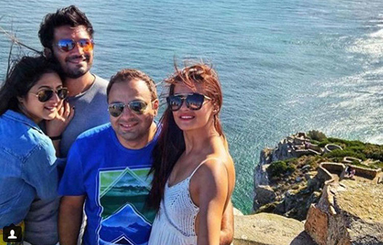 কেপটাউন ট্রিপে সুরভিনের সঙ্গী স্বামী অক্ষয় ঠাকুর এবং অভিনেতা জুটি কীর্তি ও শরদ কেলকর।