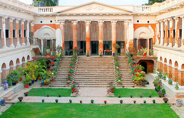 কলকাতা থেকে কিছু দূরে এই ঐতিহ্যবাহী বাওয়ালি রাজবাড়িতে বসছে রাজ চক্রবর্তী ও শুভশ্রী গঙ্গোপাধ্যায়ের বিয়ের আসর।