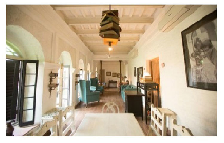 এই রাজবাড়িতে থাকলে পর্যটকদের উপরি পাওনা প্রায় ৩০০ বছরের পুরনো রন্ধনশৈলির খাওয়াদাওয়া।