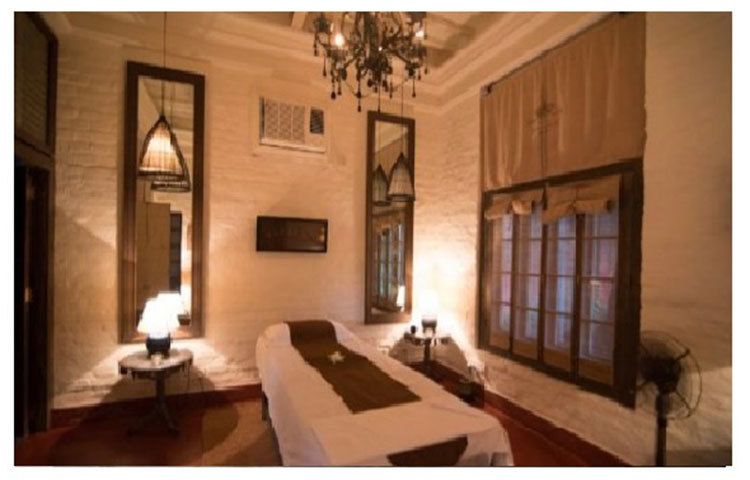 তবে এই বাওয়ালি রাজবাড়িটি কলকাতা থেকে ৩৩.৪ কিলোমিটার দূরে বজবজ স্টেশনের কাছে। স্টেশন থেকে নেমে রিক্সাতে কিছুটা পথ গেলেই মিলবে এই রাজপ্রসাদের দেখা।