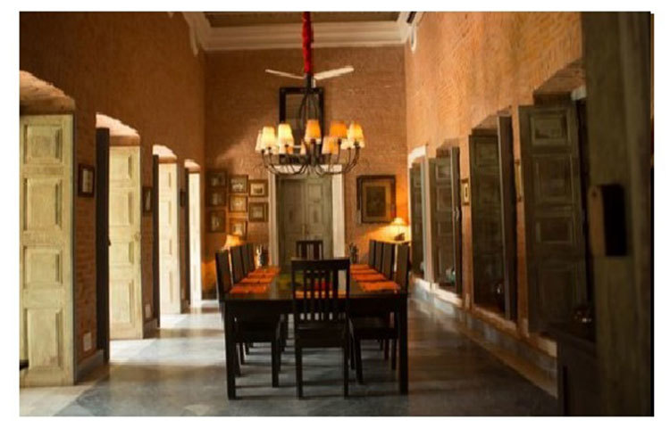 শোনা যায়, রানি রাসমণি বাওয়ালির গোপীনাথ মন্দিরের অনুকরণে দক্ষিণেশ্বরের মা ভবতারিণীর মন্দির তৈরি করেন।