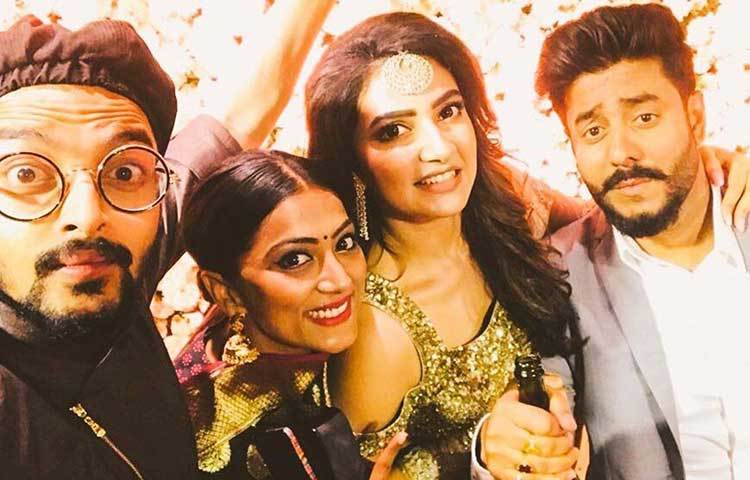 রেজিস্ট্রির দিন রাজ-শুভশ্রীর সঙ্গে অনিন্দিতা এবং সৌরভ। টলি ইন্ডাস্ট্রির এই হেভিওয়েট বিয়ের আগে এই মুহূর্তে প্রস্তুতি চলছে সব মহলে।