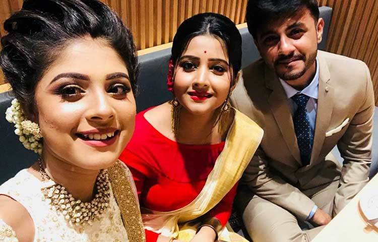 অদ্রিজা রায়, দেবচন্দ্রিমা সিংহরায় ও সায়ন্ত মোদক।