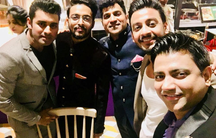 অঙ্কুশ, সৌরভ দাস, বাবা যাদব, বনি সেনগুপ্ত ও নীল রায়।