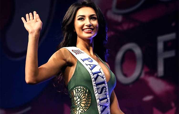 ২০১৫ সালে মিস পাকিস্তান ওয়ার্ল্ড খেতাব জেতেন অ্যাঞ্জেলিকা।