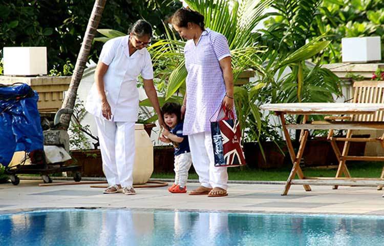 পানি দেখে যেন খুশি ঝরে পড়ে তৈমুরের মুখে।