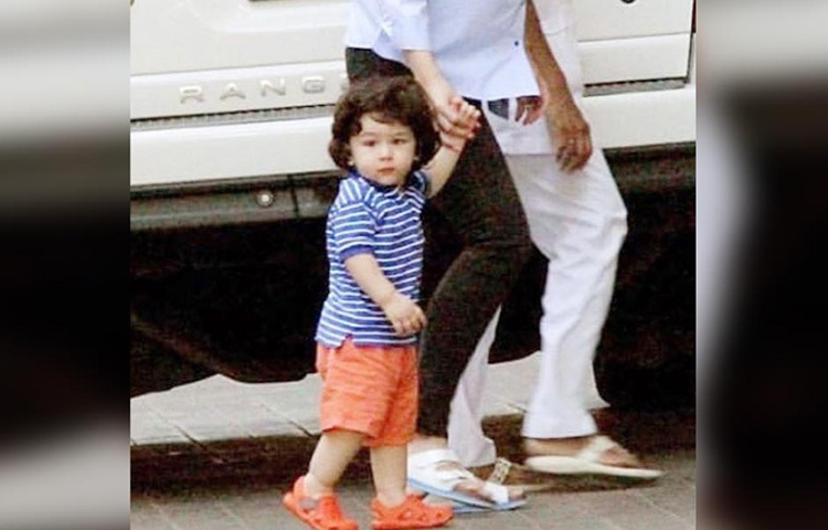 সম্প্রতি একটি সাক্ষাৎকারে কারিনা কাপুর দাবি করেন, তৈমুরের চোখটা জাপানি সামুরাইদের মতো।