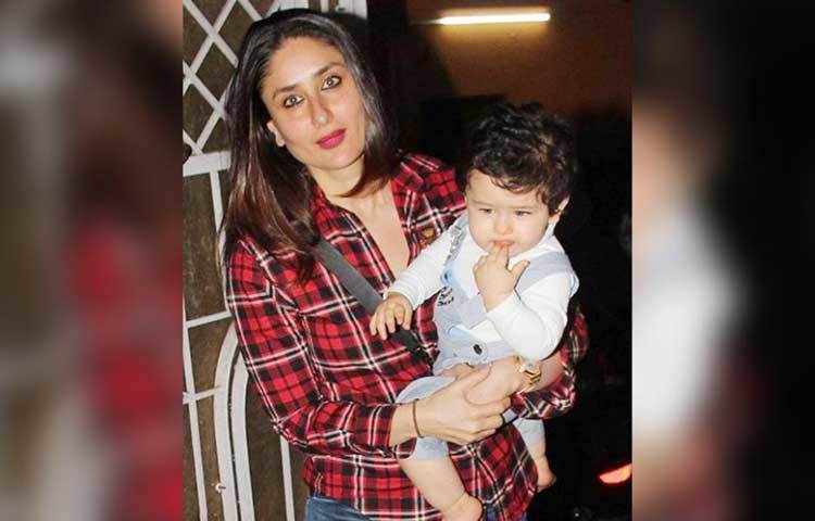 মা কারিনার সঙ্গে মজার ছলে তৈমুর।