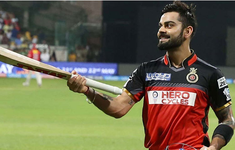 বিরাট কোহলি : গত ১০টি আইপিএলে রয়েল চ্যালেঞ্জার্স ব্যাঙ্গালুরের জার্সি গায়ে মাঠে নেমেছেন। এবছরও এই দলের হয়ে মাঠে নামবেন তিনি। এখন পর্যন্ত ১৪৯টি ম্যাচে তার রান ৪৪১৮।