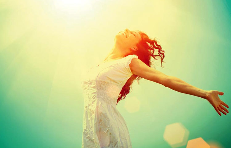 থাইরয়েড : হঠাৎ করে ওজন বেড়ে যাওয়া, মাথার চুল পড়ে যাওয়া, একটুতেই হাপিয়ে যাওয়া, অনিয়মিত ঋতুস্রাব- এ সবের লক্ষণ হতে পারে থাইরডের সমস্যার জন্য। তাই প্রতি বছরই একবার চেক-আপ করে নেওয়া উচিত।