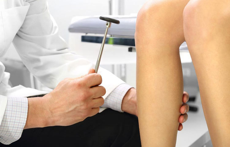 হাড়ের ঘনত্ব : বয়স বাড়ার সঙ্গে সঙ্গে মহিলাদের শরীরে এসট্রোজেন হরমোনের মাত্রা কমতে শুরু করে। যার জন্য হাড়ের সমস্যা দেখা দেয়। এই পরীক্ষাটি ২ বছর অন্তর করা অবশ্যই প্রয়োজন।