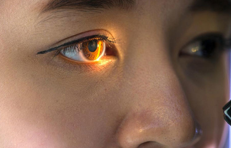 চক্ষু পরীক্ষা : বয়সের সঙ্গে সঙ্গে চোখের সমস্যা তৈরি হয় মহিলা-পুরুষ নির্বিশেষেই।