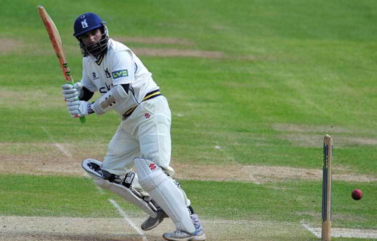 মহম্মদ ইউসুফ : পাক ক্রিকেটের অন্যতম ভরসা ছিলেন তিনি। যখন ক্রিকেট ক্যারিয়ার শুরু করেছিলেন তখন পরিচিতি লাভ করেছিলেন ইউসুফ ইউহানা নামে। যদিও ধর্ম পরিবর্তন করে পরবর্তী সময়ে মহম্মদ ইউসুফ নামেই পরিচিত হয়ে ওঠেন।