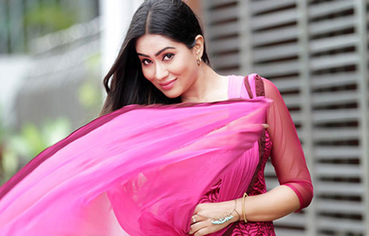 জাকিয়া বারি মম অভিনয়ের ঝলকে বিনোদনপ্রেমীদের স্থান করে নিয়েছেন।