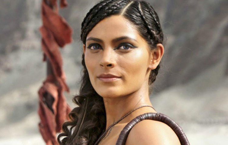 সায়ামি খের : ২০১২ সালে কিংফিশার সুপারমডেল হন তিনি। আর তার ৪ বছর পর সায়ামির বলিউড ডেবিউ ‘মির্জা’ রিলিজ করে।