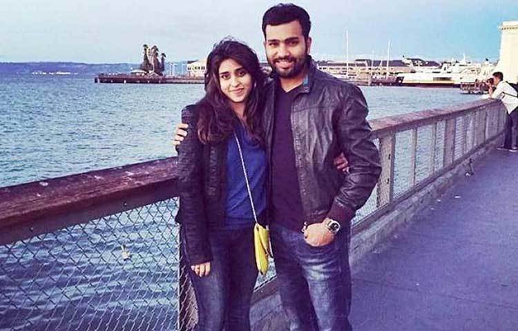 রোহিত শর্মা-রীতিকা : ২০১৫ সালে রীতিকা সজদের সঙ্গে বিয়ে হয় রোহিতের। বাইশ গজের এই সুপারস্টার ব্যক্তিগত জীবনেও নাকি খুব রোমান্টিক। হানিমুনে ইতালি উড়ে গিয়েছিলেন এই যুগল।