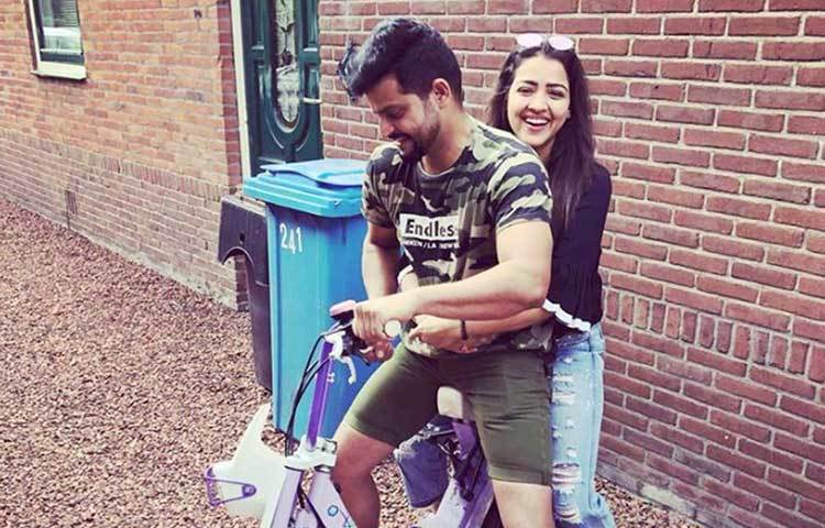 সুরেশ রায়না-প্রিয়াঙ্কা : এক্সোটিক হনিমুনের জন্য সুরেশ এবং প্রিয়াঙ্কা বেছে নিয়েছিলেন ইতালির মিলান। তাদের এক সঙ্গে সময় কাটানোর ছবি সোশাল মিডিয়ায় পোস্টও করেছিলেন রায়না।