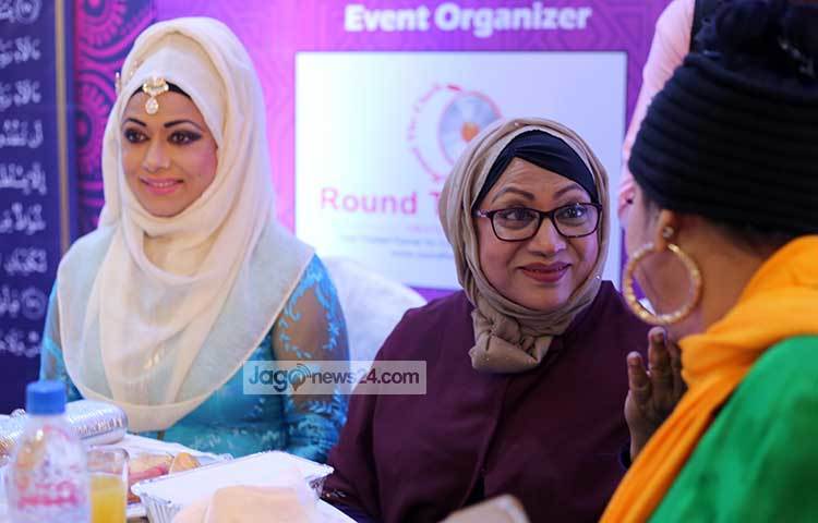 কুশলাদি বিনিমিয় করছেন সুচন্দা। ছবি : মাহবুব আলম