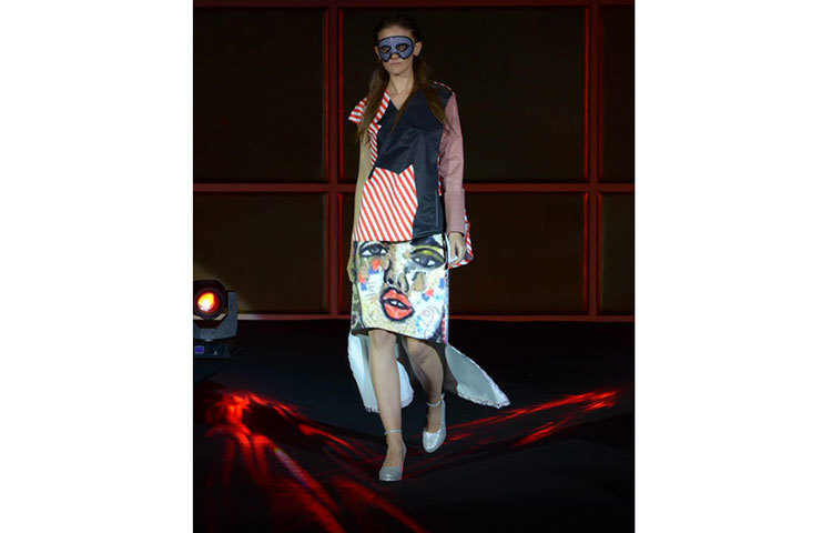 ‘নাইট সার্কাস’ এবং ‘ইন টাচ’-এই বিষয়ে আনাইতা ডিজাইন করেছেন মোট সাতটি পোষাক।