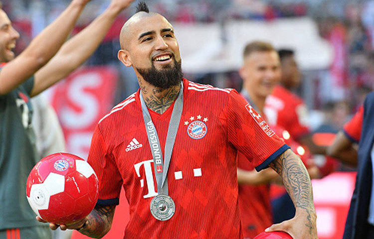 আর্তুরো ভিদাল : যোগ্যতা অর্জন পর্ব থেকেই ছিটকে যাওয়ায় গত দু’টি বিশ্বকাপ খেলা চিলের অন্যতম সেরা এই মিডফিল্ডারকে এবারে বিশ্বকাপে দেখা যাবে না।