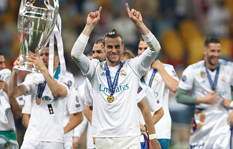 গ্যারেথ বেল : গত ইউরোর সেমিফাইনালিস্ট ওয়েলস এবারে যোগ্যতা অর্জন করতে ব্যর্থ হয়। ফলে সে দেশের সর্বকালের সেরা ফুটবলার তথা রিয়াল মাদ্রিদের অন্যতম প্রধান অস্ত্রকে দেখা যাবে না এ বারের বিশ্বকাপে।