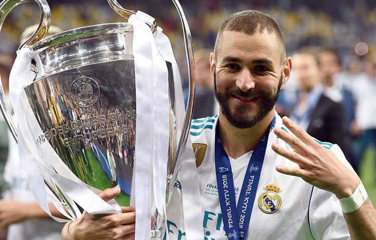 করিম বেঞ্জেমা : অক্টোবর ২০১৫-এর পর থেকে একবারের জন্যও দেশের হয়ে খেলেননি এই ফরাসি তারকা। রিয়াল মাদ্রিদের এই তারকা জানিয়েছিলেন, দেশ যতদিন জাতীয় দলের কোচিং করাবেন, তত দিন তিনি জাতীয় দলে সুযোগ পাবেন না।