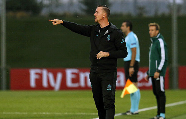 গুতি : রিয়েলের অনুর্ধ্ব ১৯ দলের দায়িত্বে রয়েছেন। তার কোচিং নিয়ে কর্তৃপক্ষ সন্তোষ প্রকাশ করেছে। রিয়ালের হয়ে প্রায় ১৫ বছর খেলেছেন এই মিডফিল্ডার। জিদানের পরিবর্ত হিসেবে শোনা যাচ্ছে তার নাম।