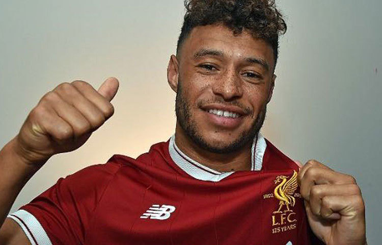 অ্যালেক্স অক্সলেড-চেম্বারলেন : চ্যাম্পিয়ন্স লিগ সেমিফাইনালে হাঁটুর লিগামেন্টে চোট বিশ্বকাপ থেকেই ছিটকে দিয়েছে ইংল্যান্ড মিডফিল্ডের বড় ভরসা চেম্বারলেনকে।