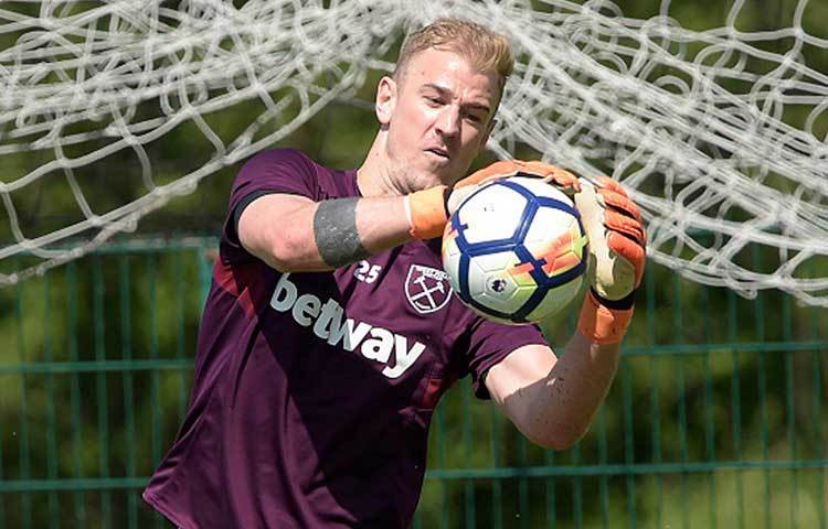 জো হার্ট : হার্টের দলে না থাকা চমকে দিয়েছে ফুটবলবিশ্বকে। অভিজ্ঞ এই গোলরক্ষকের বদলে নিক পোপকে সুযোগ গিয়েছেন ইংল্যান্ড কোচ সাউথগেট। গেটি ইমেজেস।