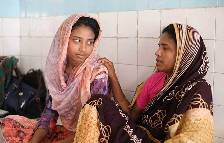 রোগের শুরুতে চোখ, এখন নাক-কান, মুখ দিয়েও রক্ত ঝরতো নাদিয়া। ছবি : মাহবুব আলম