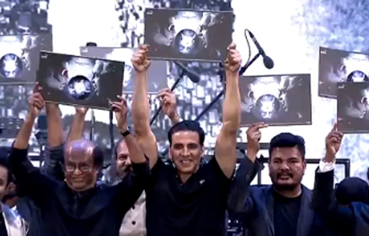 ছবিটি প্রথম দিনেই বক্সঅফিসে কামিয়েছে ১০০ কোটি টাকা। বাহুবলীর পর এটাই দক্ষিণ রেকর্ড ওপেনিং।