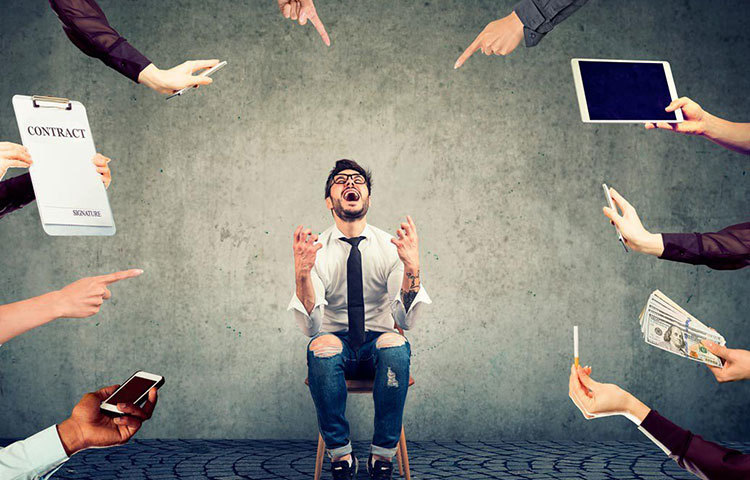 অফিসের কাজ বাড়িতে আনা, সারা দিন অফিসের পরেও সারাক্ষণ সে কাজেই মাথাকে ব্যস্ত রাখা, অতিরিক্ত মোবাইল ফোন ব্যবহার, সোশ্যাল সাইটে অতিরিক্ত উপস্থিতি ও মানসিক চাপে অনিদ্রা- এ সবই মধ্যবয়সীদের সাধারণ সমস্যা। সুস্থ থাকতে এ সব অভ্যাসে রাশ টানুন। বরং জীবনশৈলীর পরিবর্তন আনতে সচেষ্ট হন।