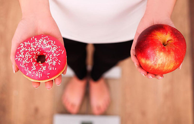 বয়স অনুপাতে বিপাক ক্রিয়ারও তারতম্য ঘটে। কোন বয়সের জন্য ঠিক কতটা বিপাক ক্রিয়া নির্দিষ্ট, সে সম্পর্কে বেশির ভাগ মানুষেরই কোনও ধারণা নেই। অনেকেই ভাবেন, নিয়ম মেনে খাওয়া বা কঠোর ডায়েটই সুস্থ রাখবে। এ ধারণা আজই বদলান। চিকিৎসকের থেকে জেনে নিন আপনার বিপাক হার কী হওয়া উচিত। ঠিক কেমন ডায়েট করলে তা ভারসাম্য রক্ষা করবে।