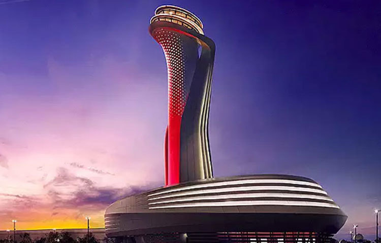 বিমানবন্দরের অভ্যন্তরে ইসলামিক শিল্পকলার বৈচিত্র্য খুঁজে পাবেন।