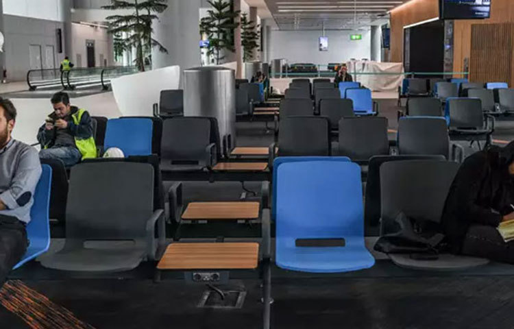 যাত্রীদের সুবিধার্থে আর্টিফিসিয়াল ইনটেলিজেন্সের ব্যবহার রয়েছে বিমানবন্দরের সব জায়গায়।