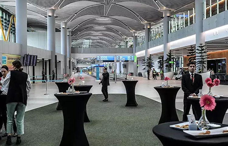 বিশেষজ্ঞরা জানাচ্ছেন, বছরে ৯ কোটি যাত্রীর সেবা দেবে তৈরি এই বিমানবন্দর।