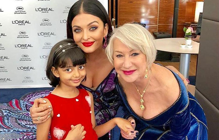 মা ঐশ্বর্যের সঙ্গে নানা অনুষ্ঠানে দেখা গিয়েছে আরাধ্যাকে।