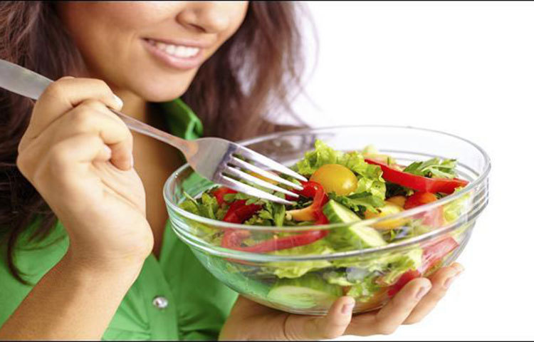 কোন কোন খাবার শিশুকে ডায়াবেটিস থেকে রক্ষা করতে পারে? এ প্রশ্নের জবাবে বলা হয়েছে শাক সবজি, বিরিয়ানি, ডাল, আলু-কপি, ডালের তৈরি পাকোড়া, চিকেন, মাছ, ডিম খাওয়া যেতে পারে।