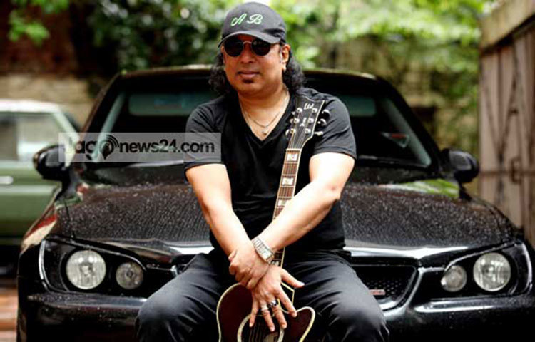 আইয়ুব বাচ্চুর ব্যান্ড অ্যালবামের মধ্যে রয়েছে-‘এলআরাবি’, ‘সুখ’, ‘তবুও’, ‘ঘুমন্ত শহরে’, ‘ফেরারী, ‘মন’, ‘স্বপ্ন’ ও ‘যুদ্ধ’।