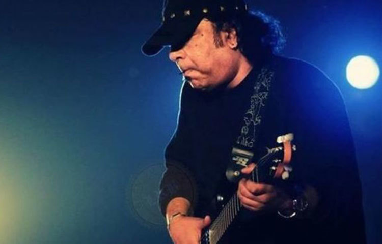 অ্যালবামে গান গাওয়ার পাশাপাশি তিনি ‘লাল বাদশা’, ‘লুটতরাজ’, ‘আম্মাজান’, ‘গুন্ডা নাম্বার ওয়ান’, ‘ব্যাচলের’, ‘চোরাবালি’ ইত্যাদি চলচ্চিত্রেও প্লেব্যাক করেছেন।