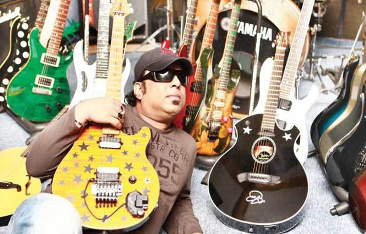 আইয়ুব বাচ্চু চলচ্চিত্রের গানে একটি ভিন্ন ধারা তৈরি করেছিলেন।