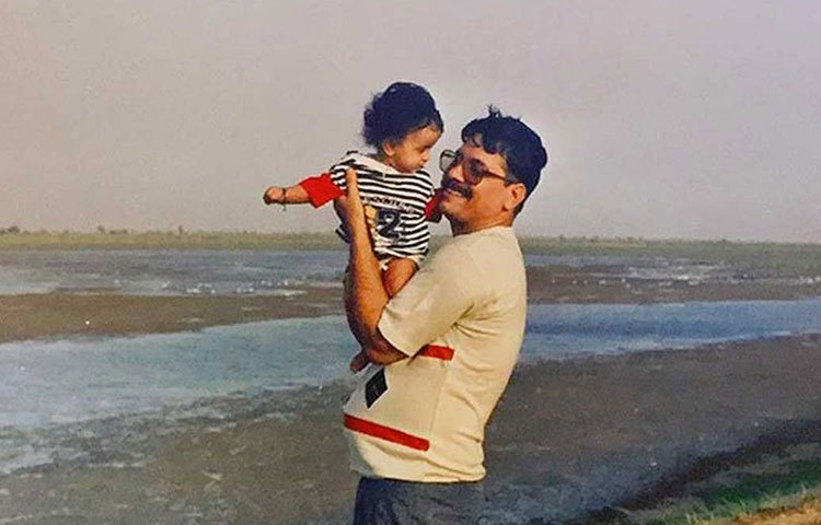 দিল্লিতে পঞ্জাবি পরিবারে বেড়ে ওঠা। পড়াশোনাও সেখানেই। থিয়েটার করতেন। বাবা সুনীল ও মা রেণুর ছোট মেয়ে তিনি।