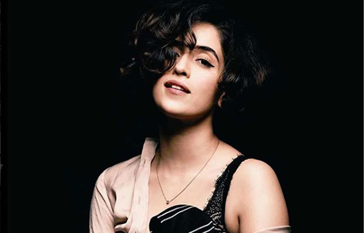 সানিয়া ব্যালে ডান্সিংয়ে পারদর্শী। ‘বধাই হো’-তে তাকে দেখা গিয়েছে একটি নাচের দৃশ্যেও। প্রশংসিতও হয়েছে সেই নাচ।